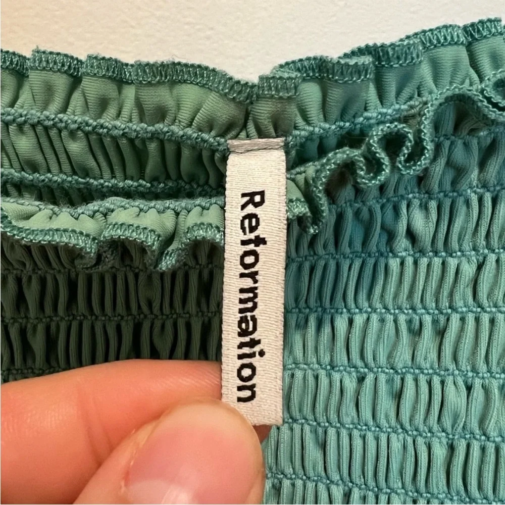 Reformation Cropped Top Stretchy Smocked Small Adjustable Spaghetti Strap Summer - Picture 5 of 8